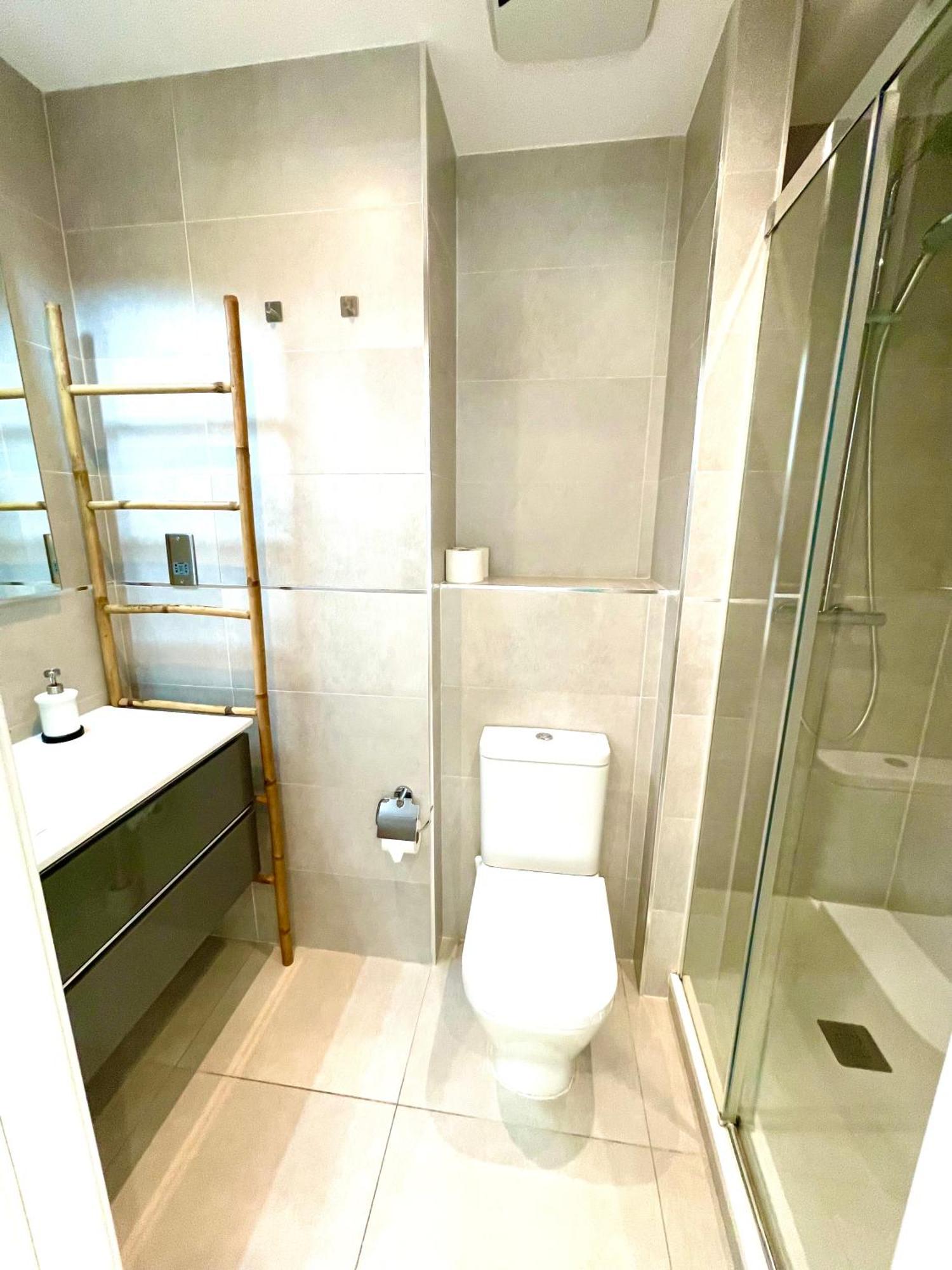 Gibraltar Central Suites Esterno foto