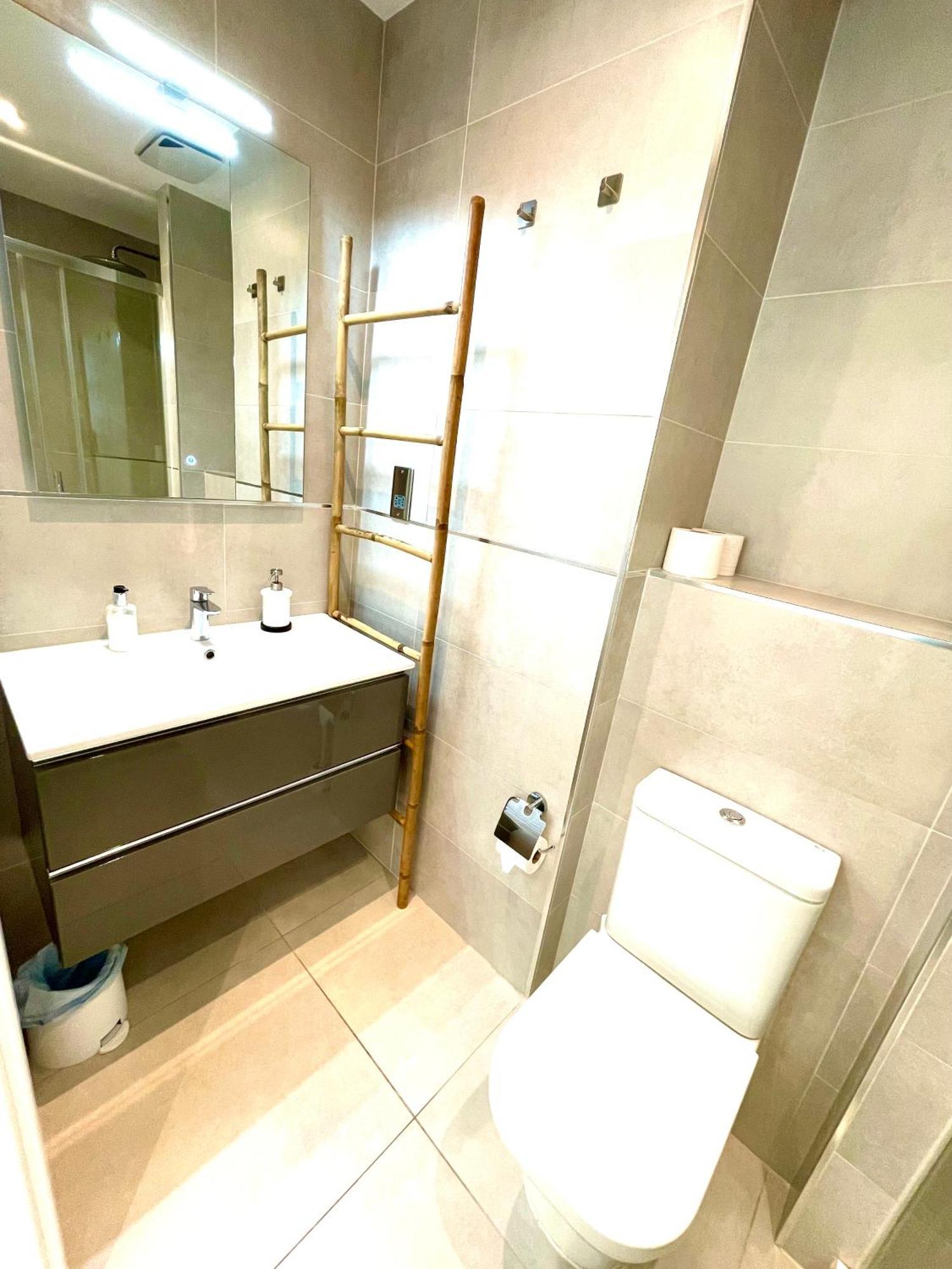 Gibraltar Central Suites Esterno foto