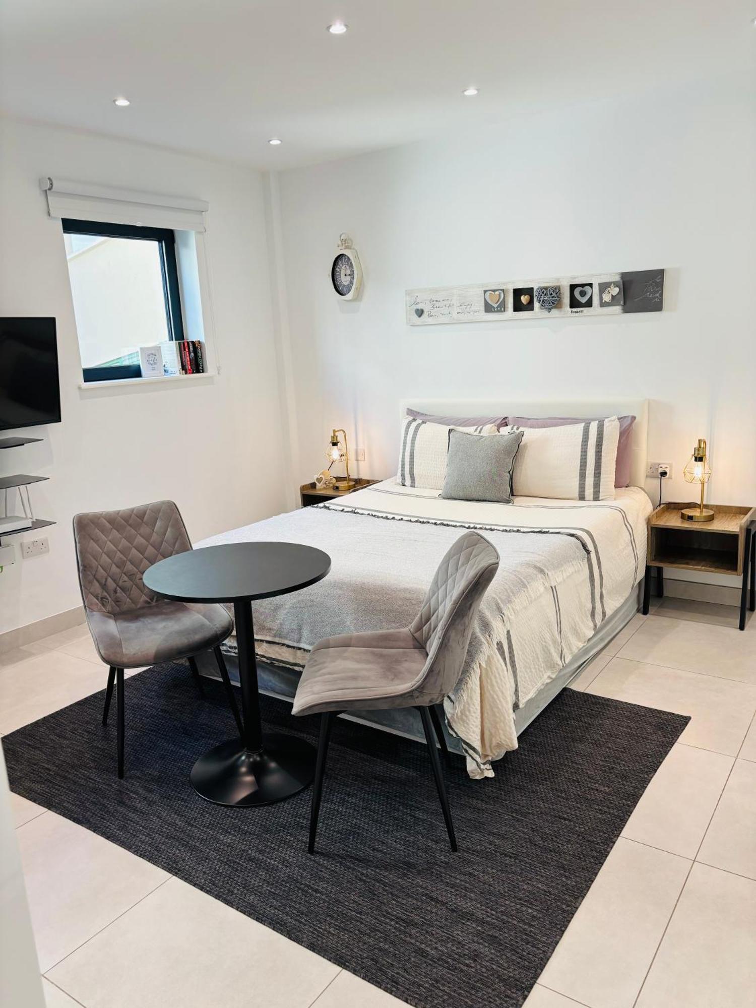 Gibraltar Central Suites Esterno foto