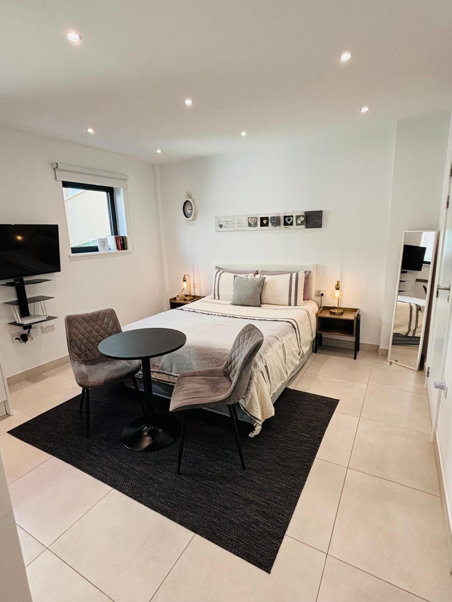 Gibraltar Central Suites Esterno foto